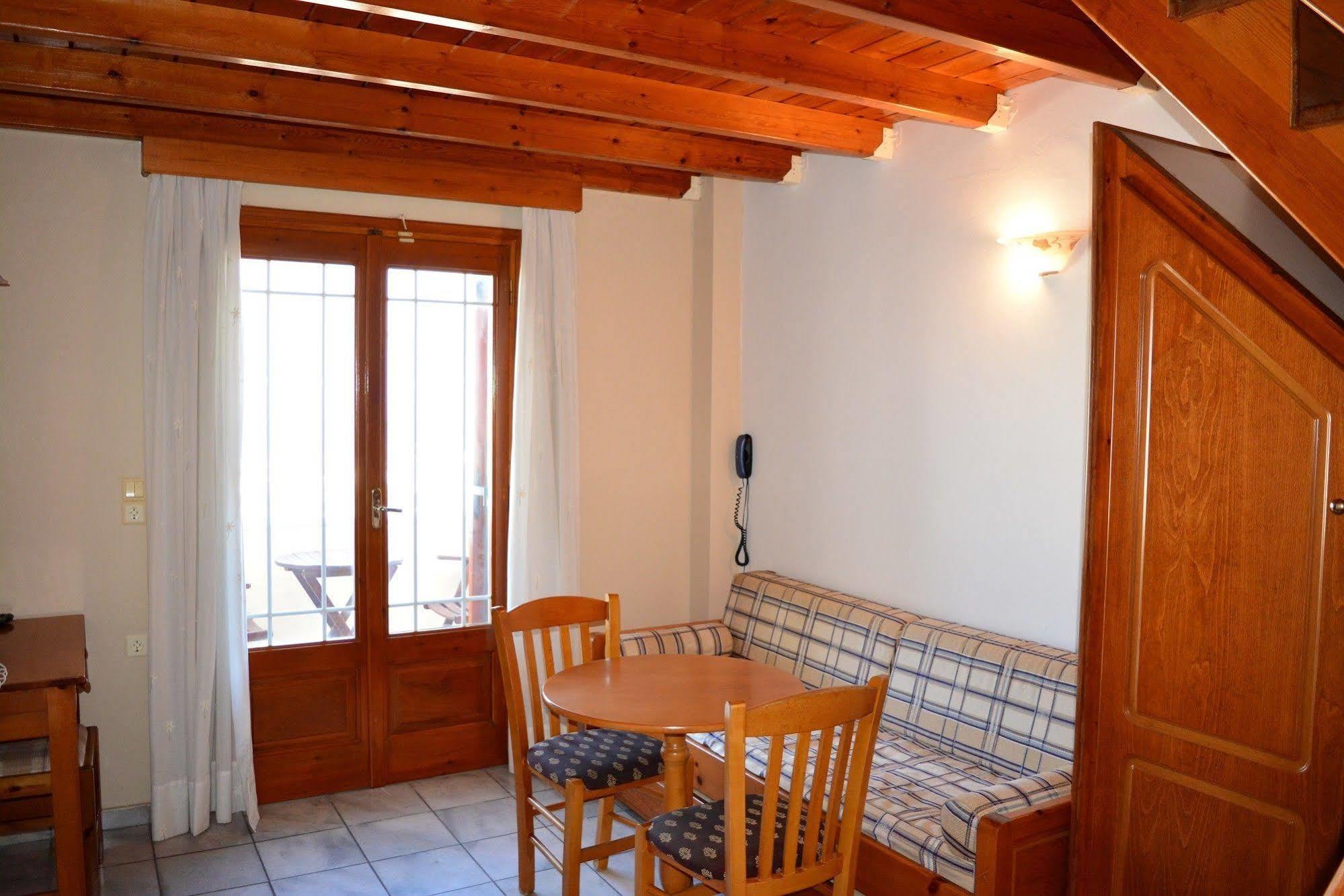 Anemomilos Suites Fira  Esterno foto