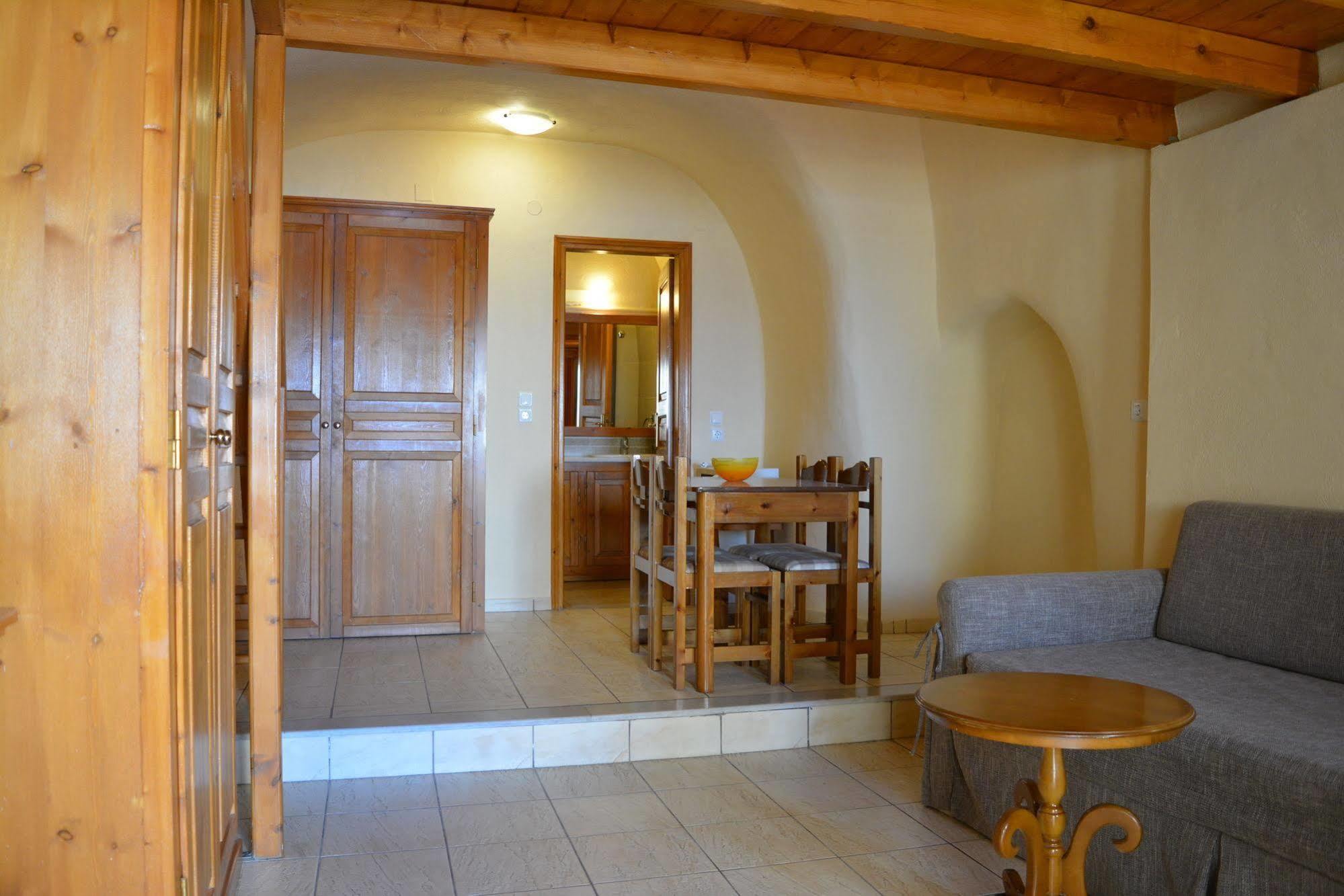 Anemomilos Suites Fira  Esterno foto
