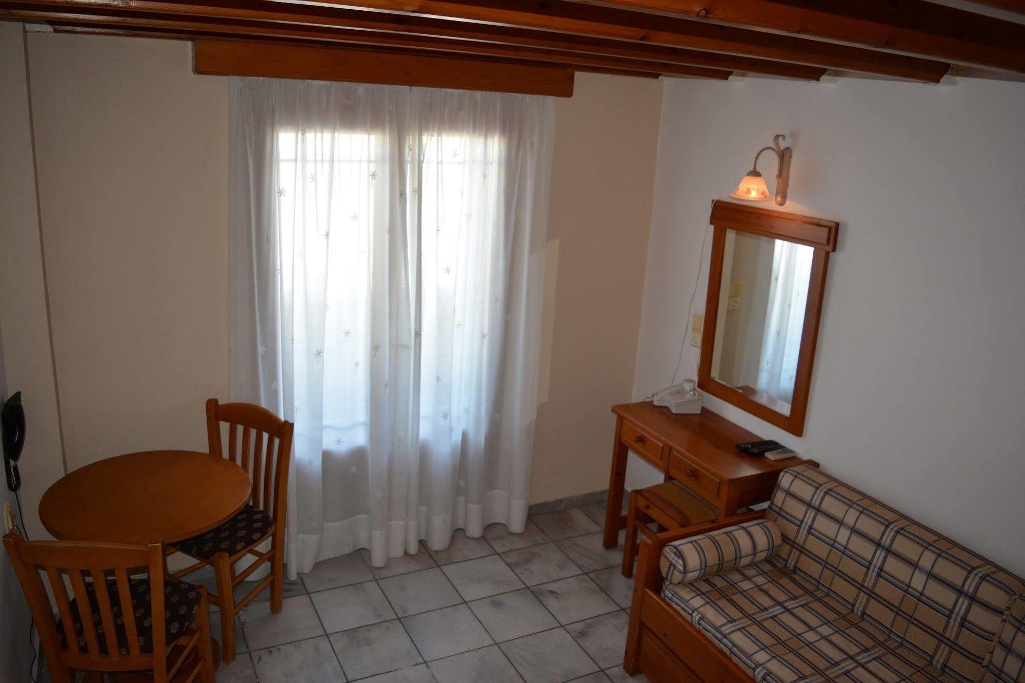 Anemomilos Suites Fira  Esterno foto