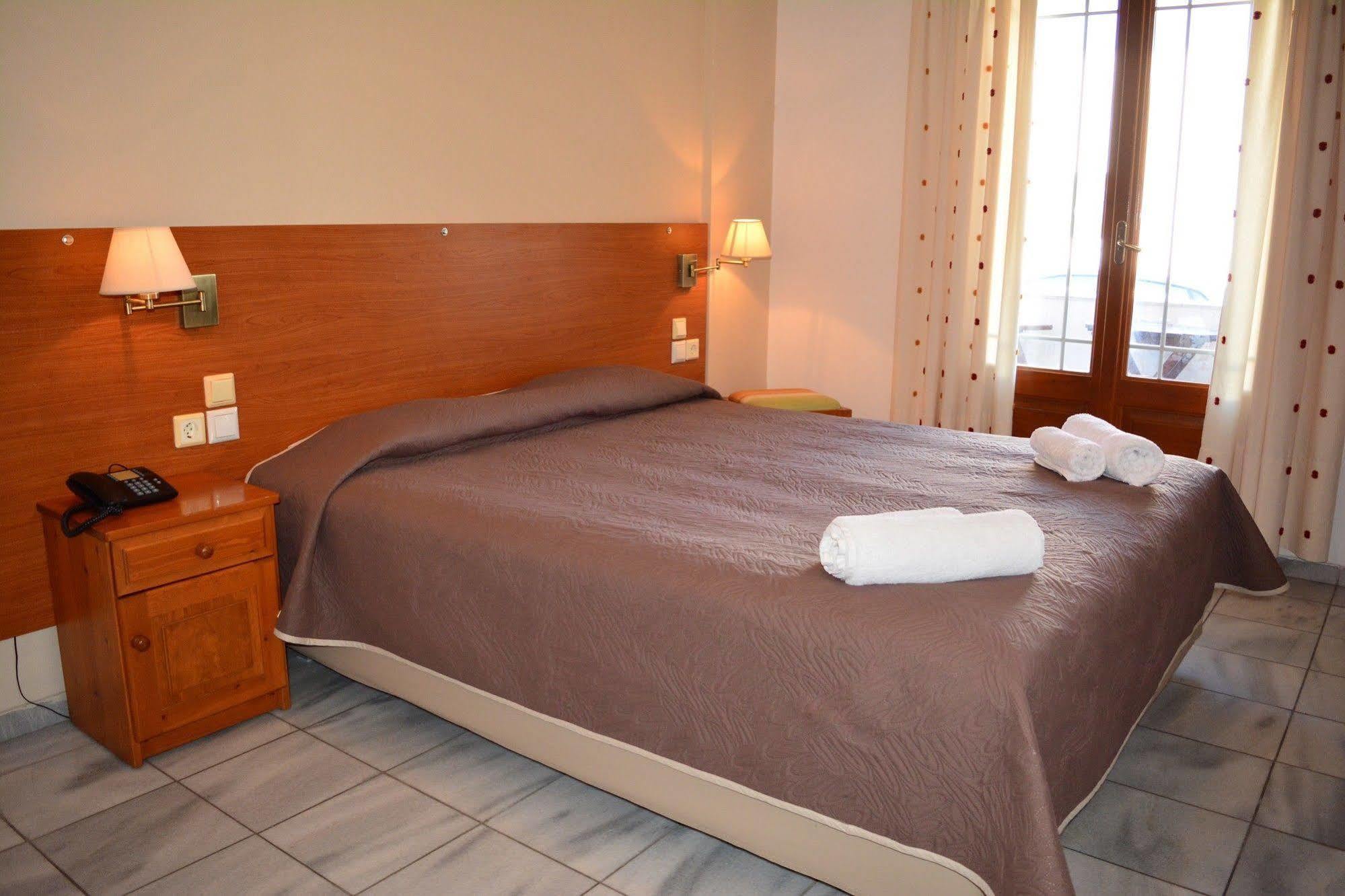 Anemomilos Suites Fira  Esterno foto