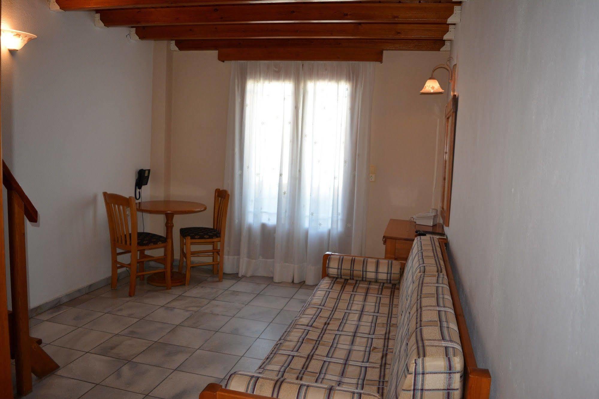 Anemomilos Suites Fira  Esterno foto