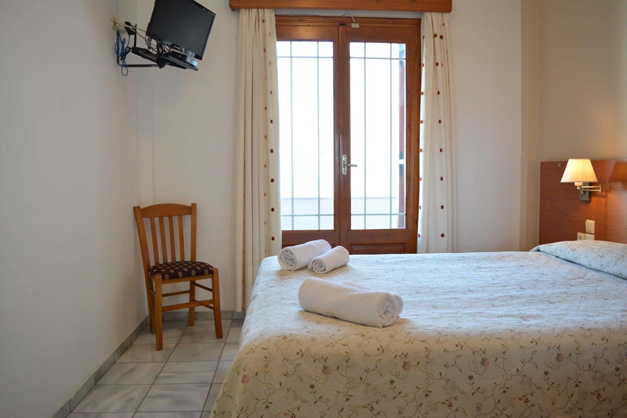 Anemomilos Suites Fira  Esterno foto