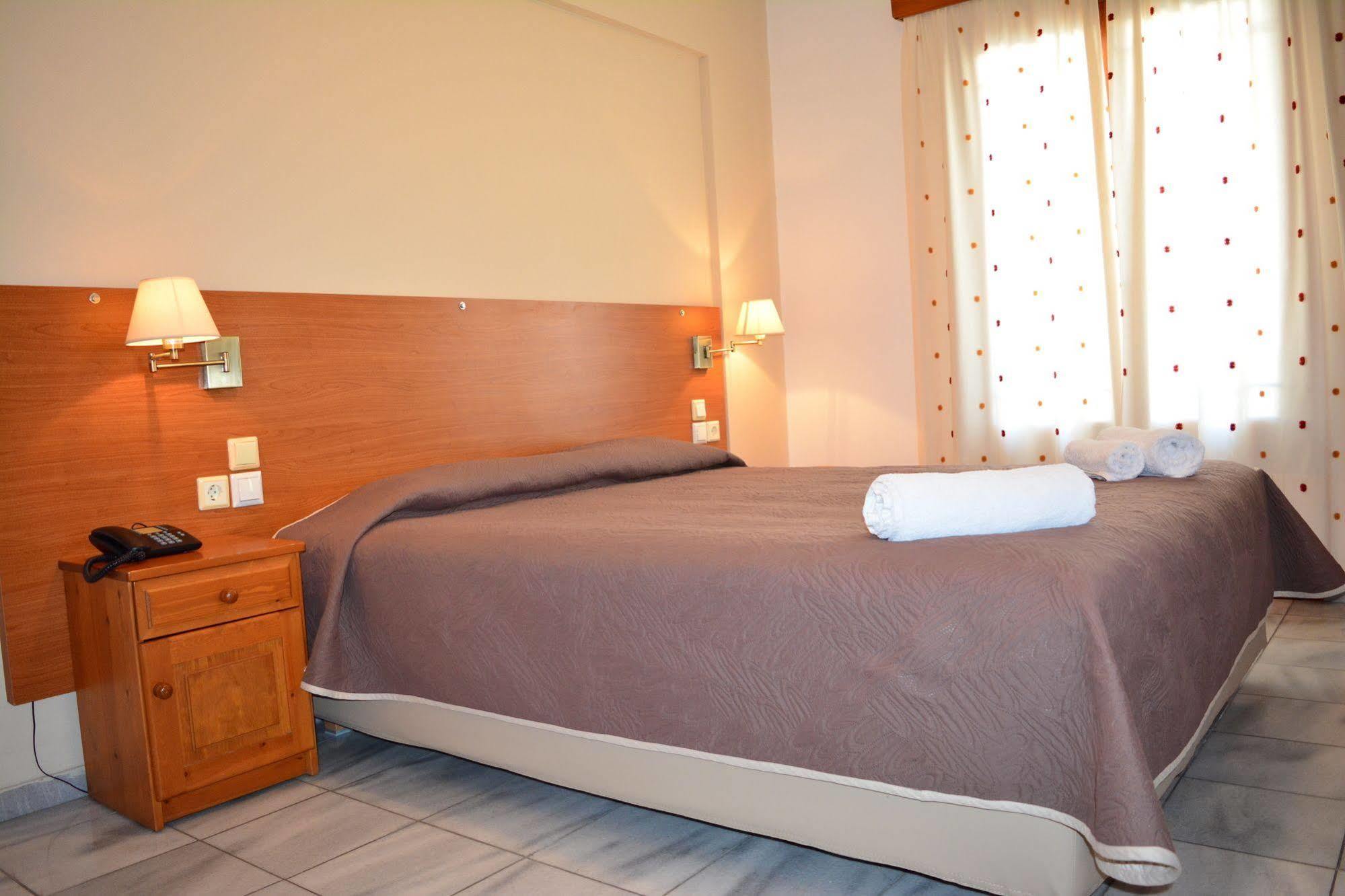Anemomilos Suites Fira  Esterno foto