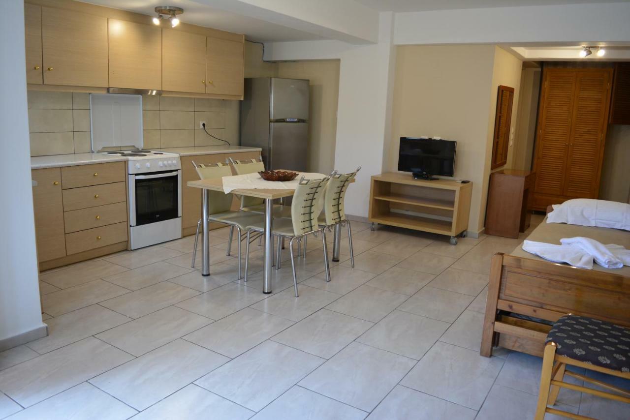 Anemomilos Suites Fira  Esterno foto