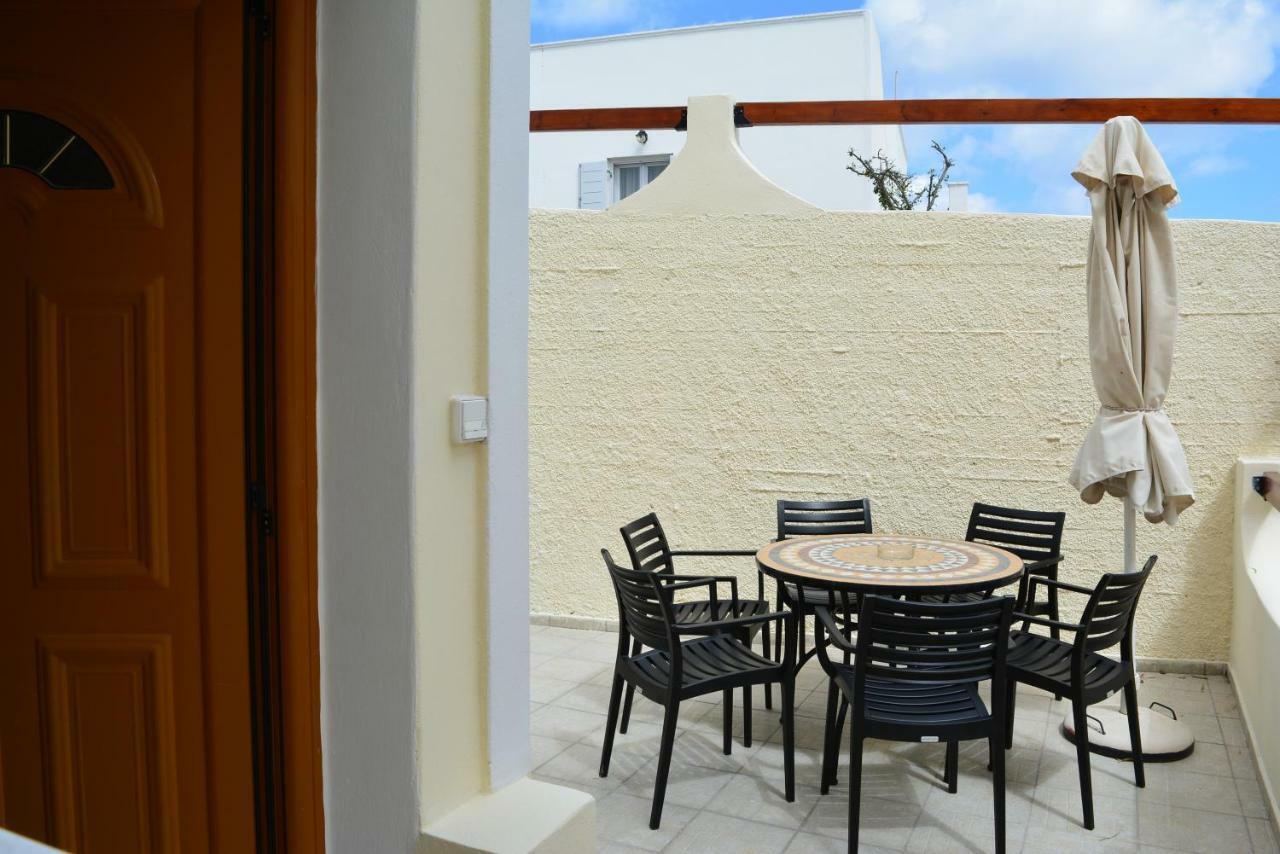 Anemomilos Suites Fira  Esterno foto