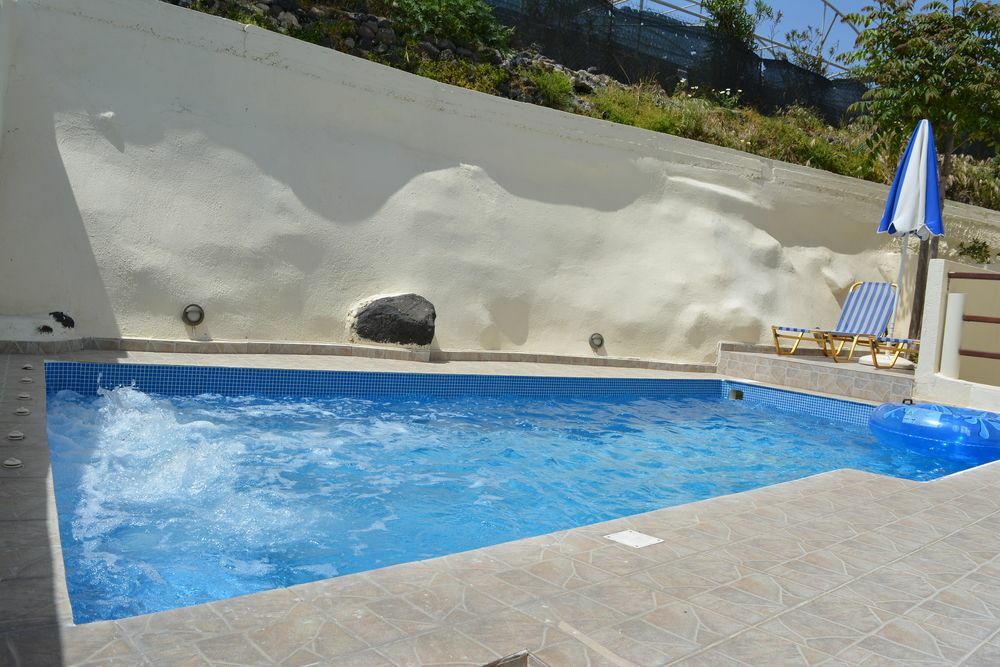 Anemomilos Suites Fira  Esterno foto