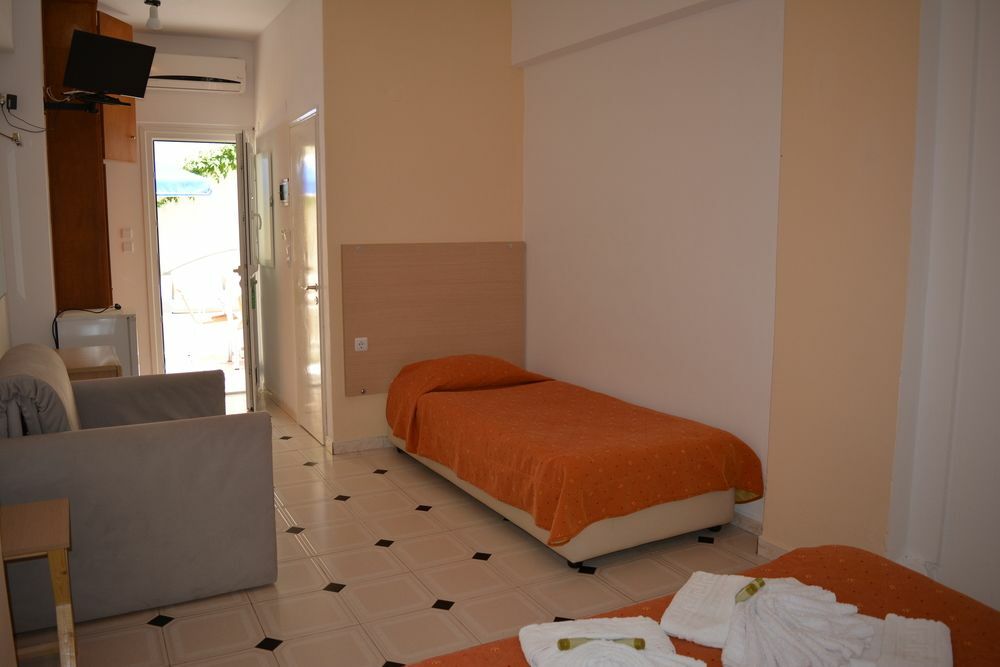 Anemomilos Suites Fira  Esterno foto